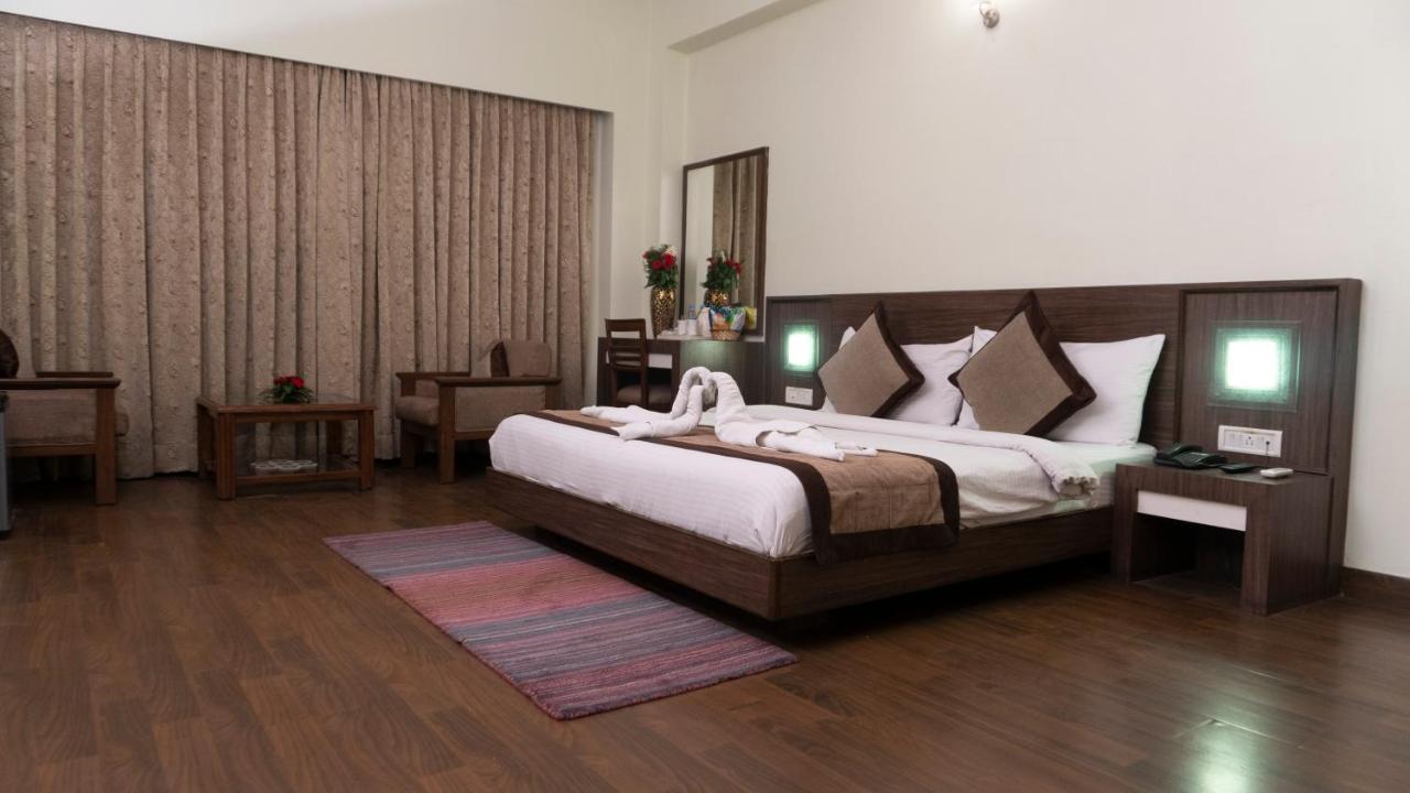 Hotel Mg Regency Baddi Esterno foto