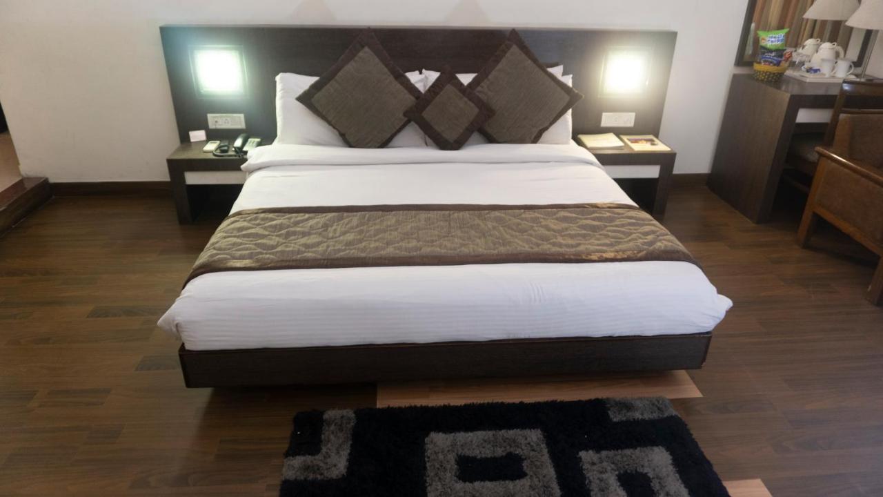 Hotel Mg Regency Baddi Esterno foto