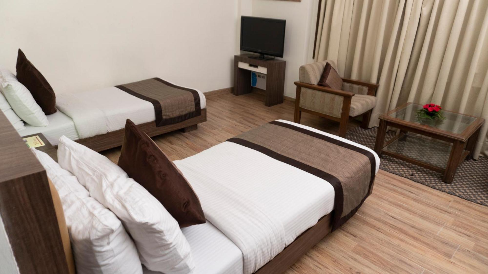 Hotel Mg Regency Baddi Esterno foto