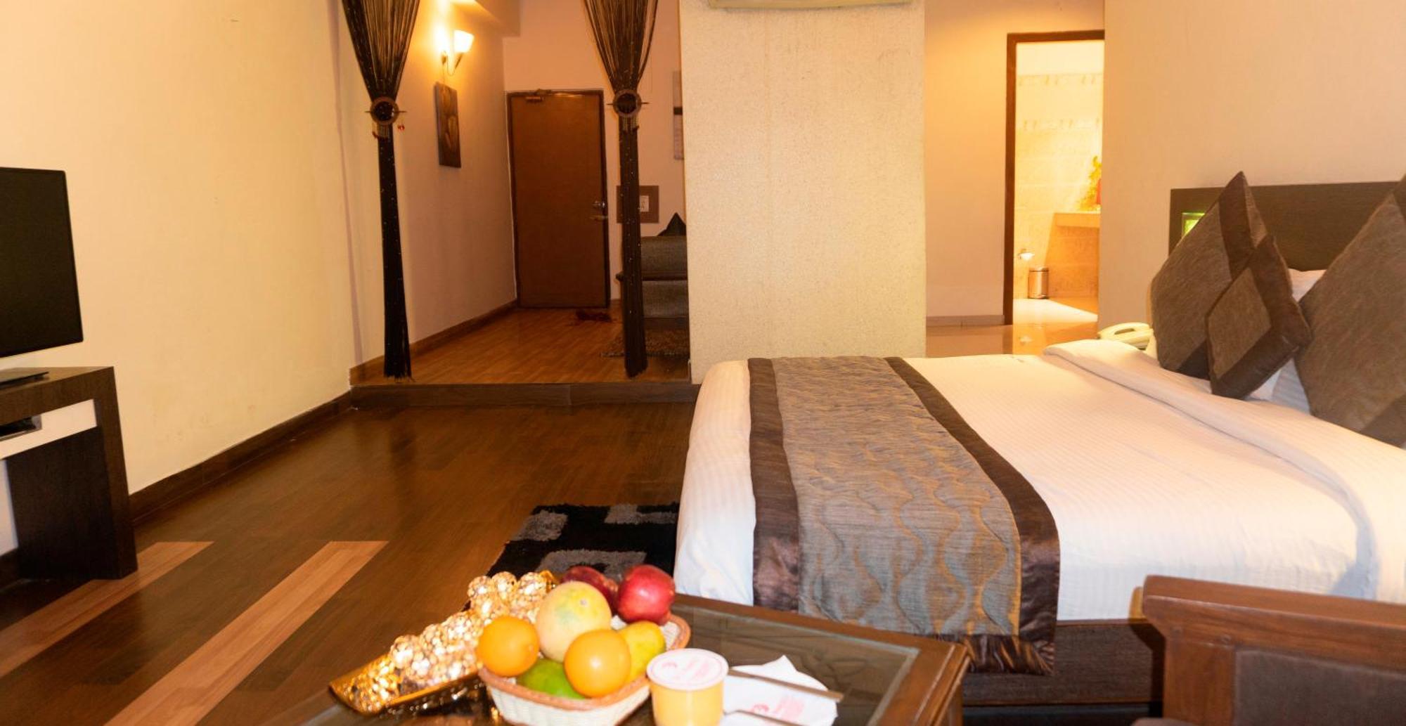 Hotel Mg Regency Baddi Esterno foto