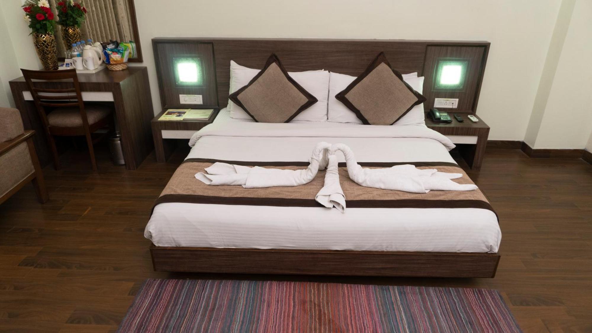 Hotel Mg Regency Baddi Esterno foto