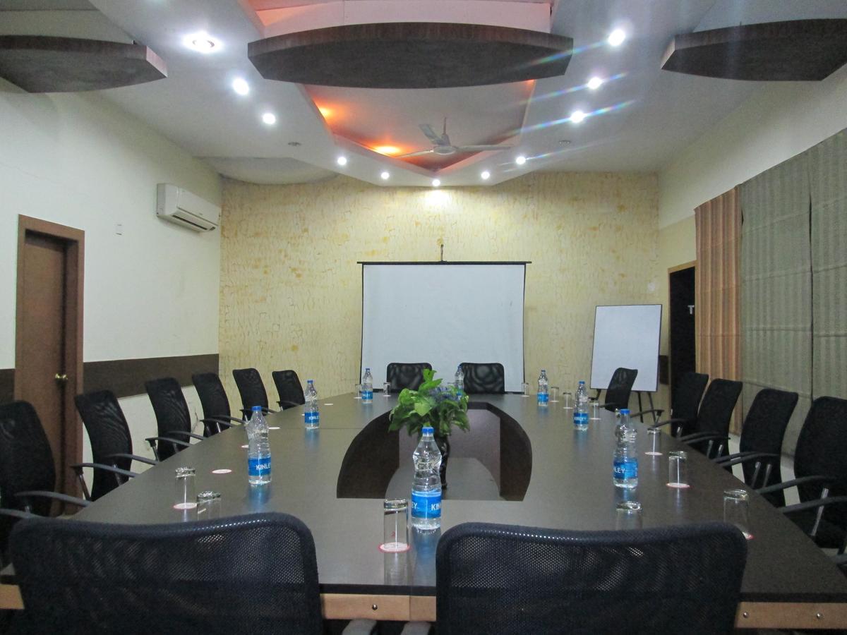 Hotel Mg Regency Baddi Esterno foto